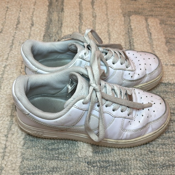 Women’s Nike Air Force 1 - Picture 2 of 5